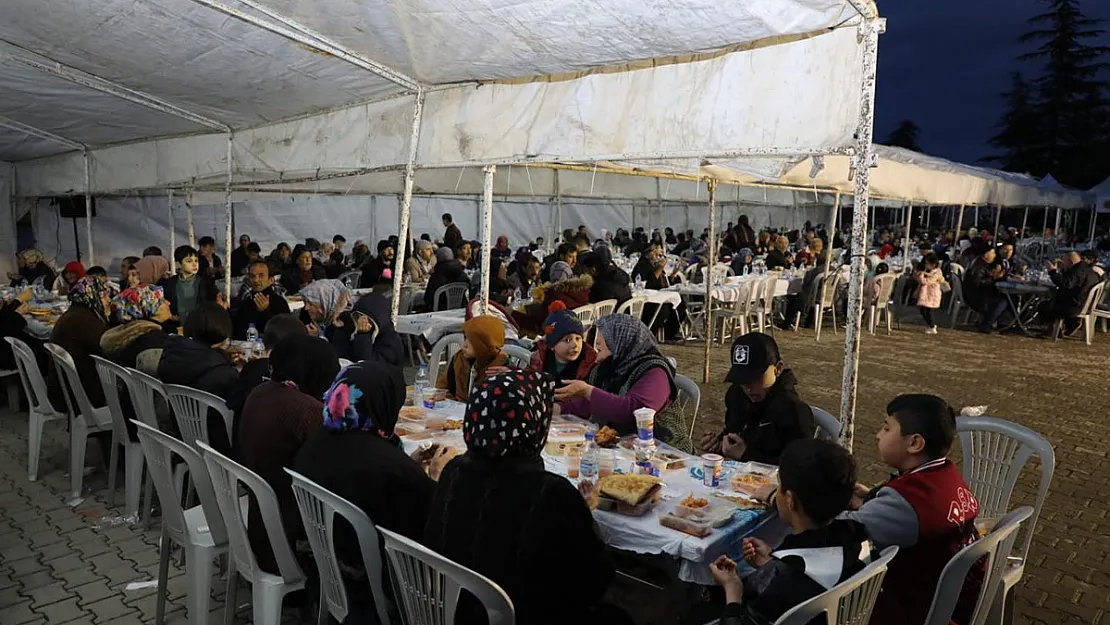 Afyon Belediyesi 8 Ayrı Noktada İftar Hizmeti Verecek