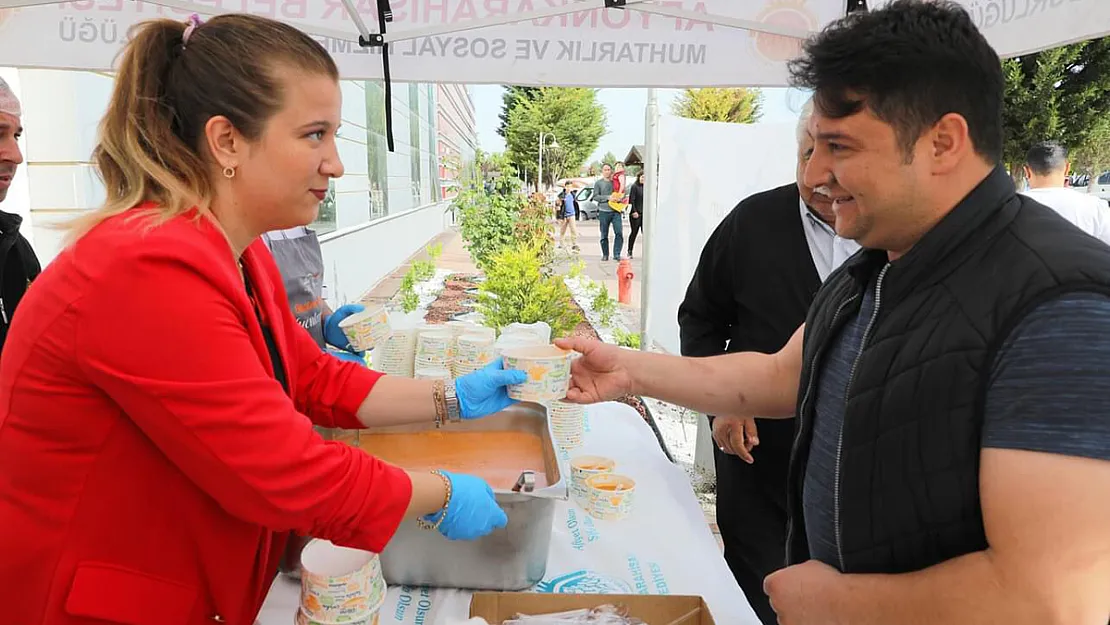 Afyon Belediyesi Hastanede Çorba İkram Etti