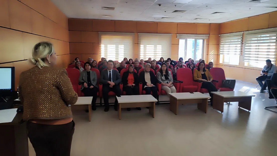 Afyon'da 30 Ebe Sertifikalarını Aldı