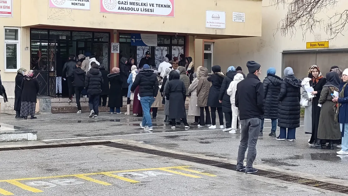 Afyon'da AÖL Sınav Heyecanı Yaşandı