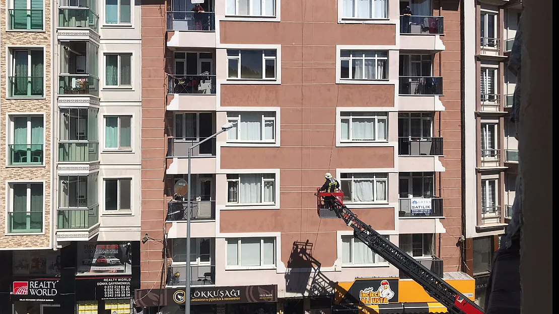 Afyon'da Apartmanda Yangın Paniği: 1 Kişi Şoka Girdi