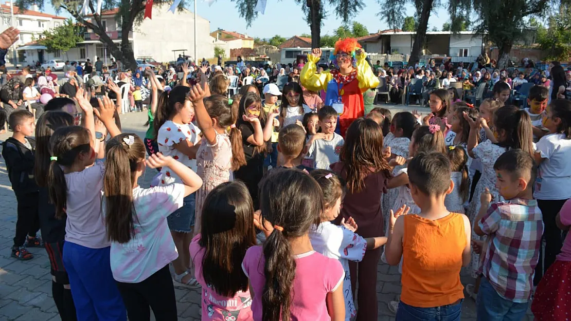 Afyon'da Bahar Şenliği'nde Renkli Görüntüler