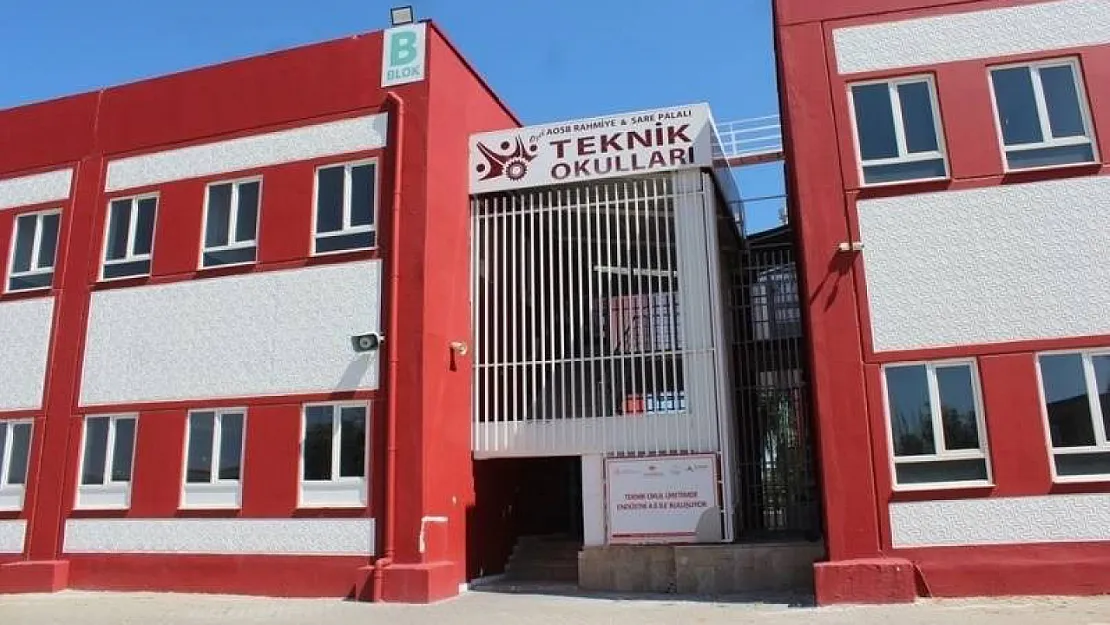 Afyon'da Bu Okulda Eğitim Alanlar Avrupa'da Staj Yapıyor, Mezunları İşsiz Kalmıyor!