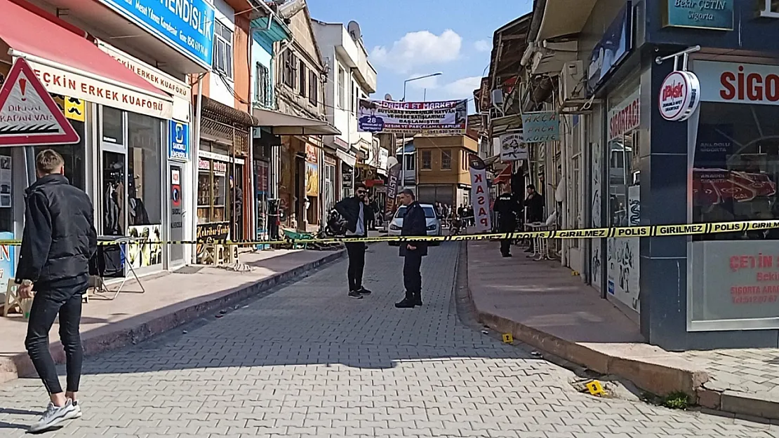 Afyon'da Dehşet: 18 Yaşındaki Genç, 6 Kişiyi Tüfekle Vurdu!