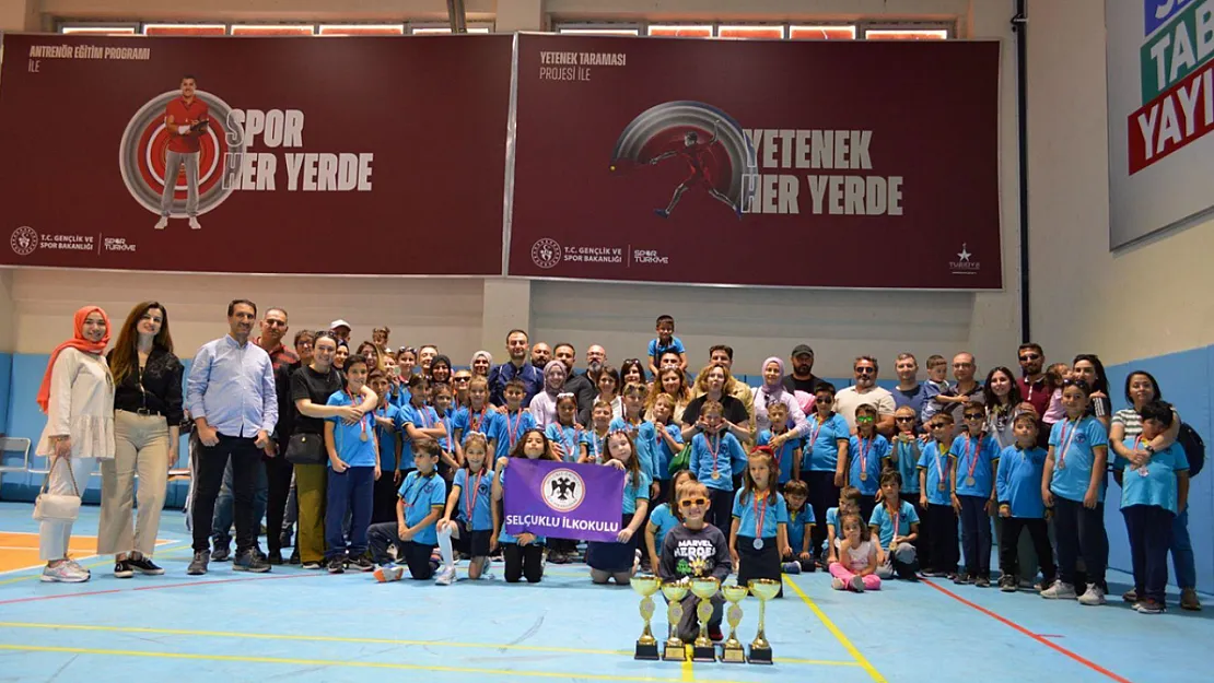 Afyon'da Devlet Okulu Başarısı: Selçuklu İlkokulu Rekor Kırdı!