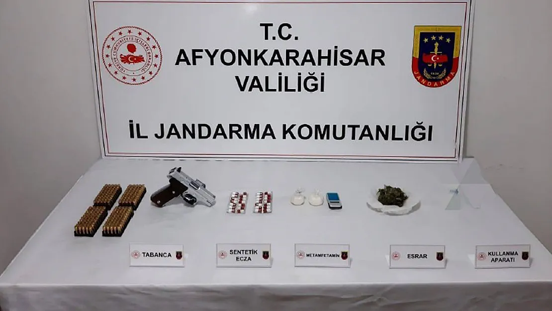 Afyon'da Jandarmadan Şok Baskın: Uyuşturucu ve Silahlarla Yakalandılar