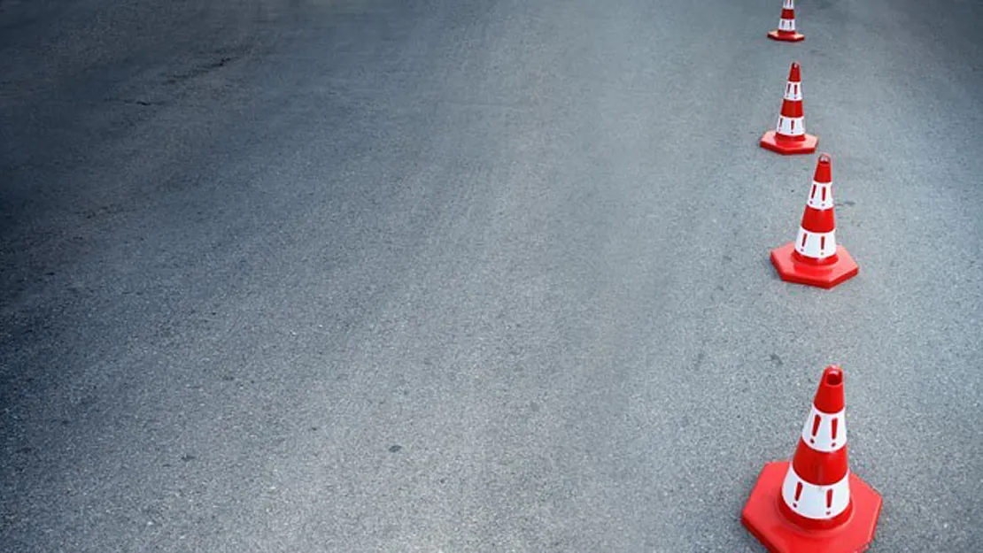 Afyon'da Kar Yağışı Nedeniyle Yol Trafiğe Kapandı: İşte Alternatif Güzergah…