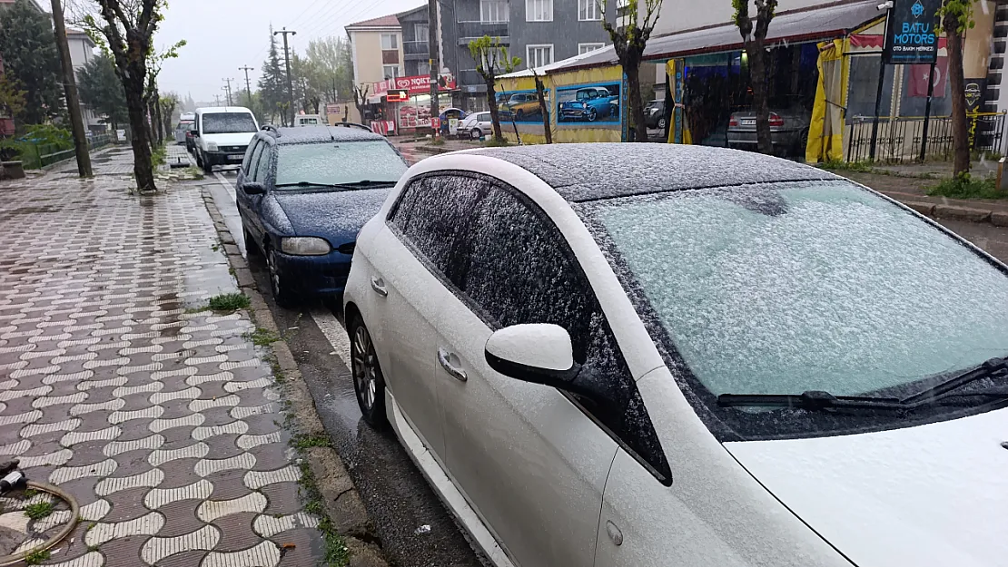 Afyon'da Kent Merkezinde Yağmur, Yükseklerde Kar!