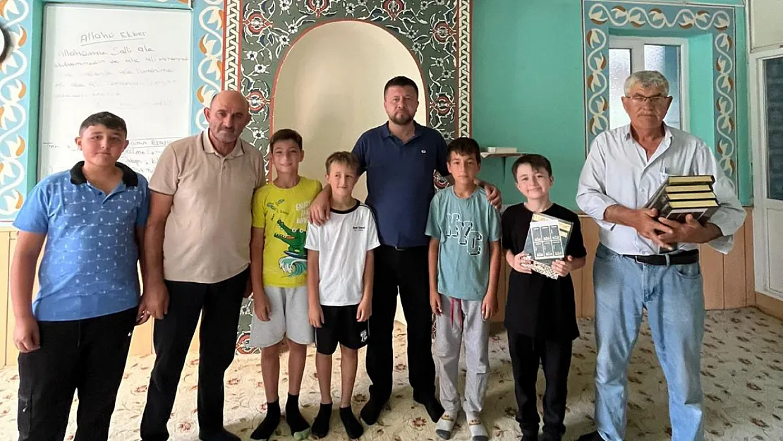 Afyon'da Minik Hafızlara Büyük Jest