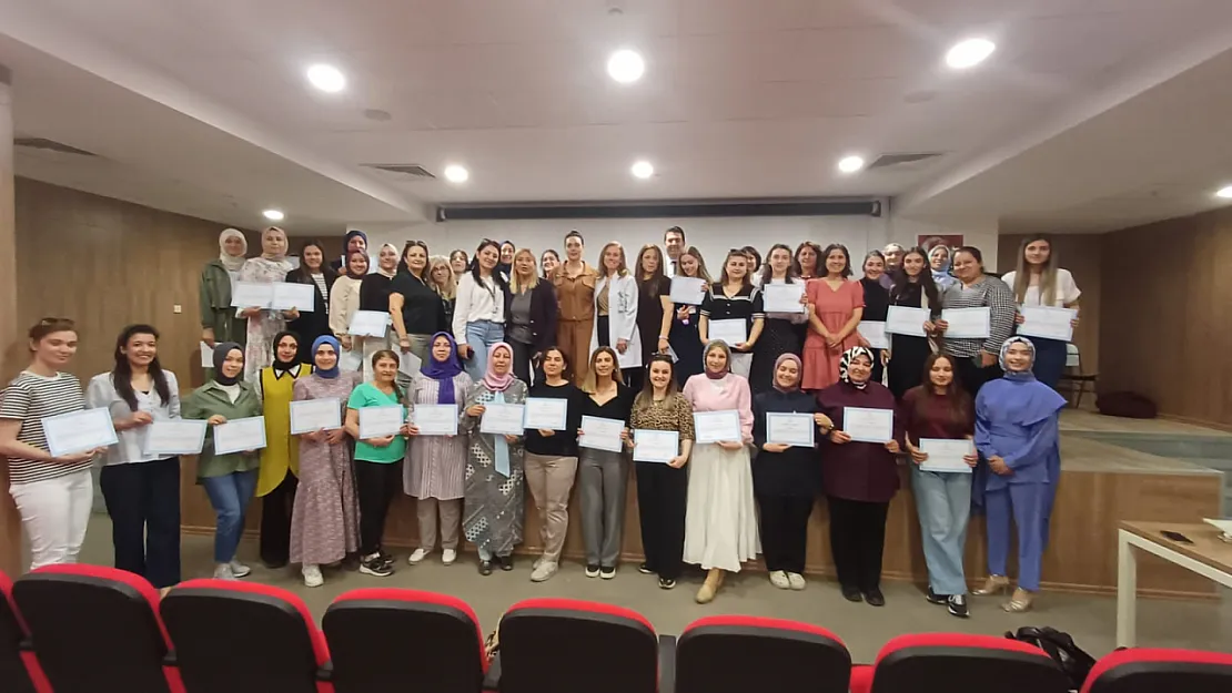 Afyon'da Normal Doğumda Yeni Dönem: Ebe Eğitimleri Güçleniyor!