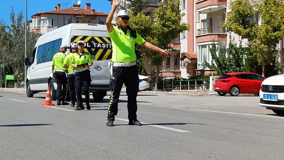Afyon'da Okul Servislerine Sıkı Denetim: Eksik Araçlar Yandı!