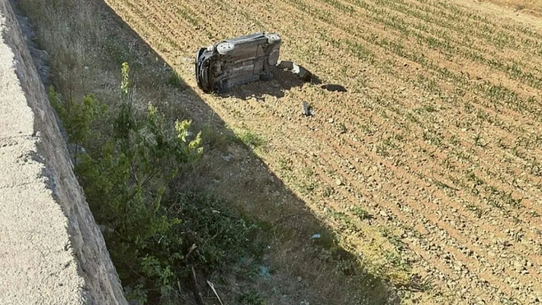 Afyon'da Otomobil Tarlaya Uçtu!