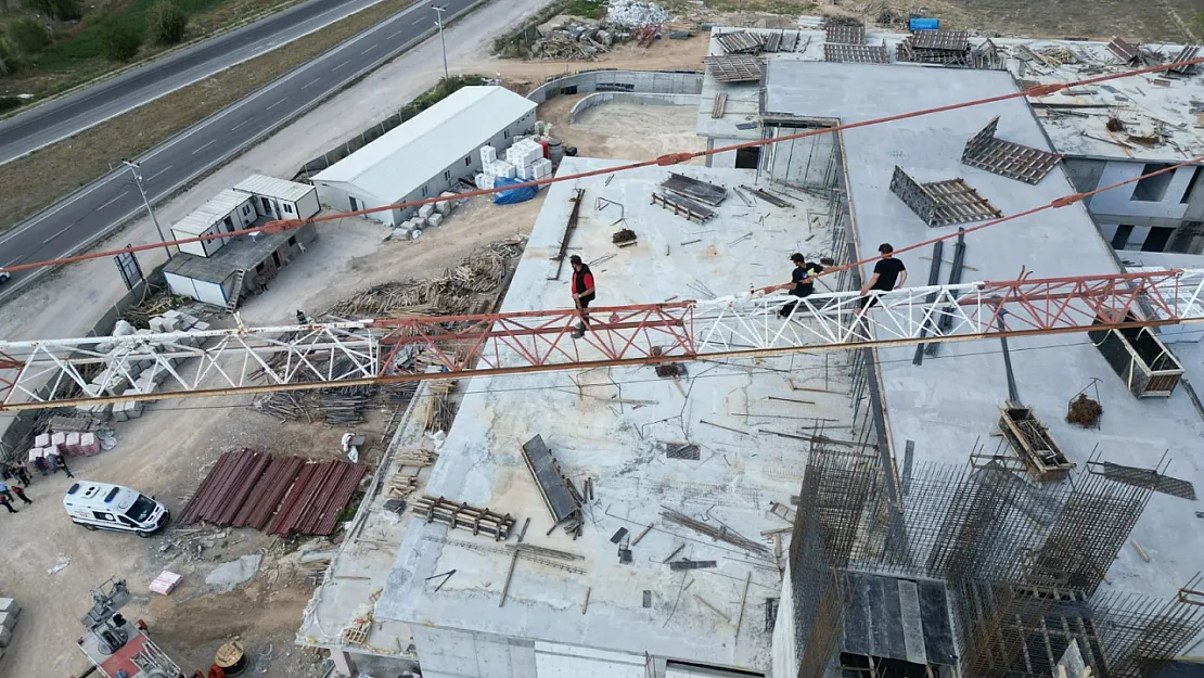 Afyon'da Parasını Alamayan İnşaat İşçileri İntihar Girişiminde Bulundu