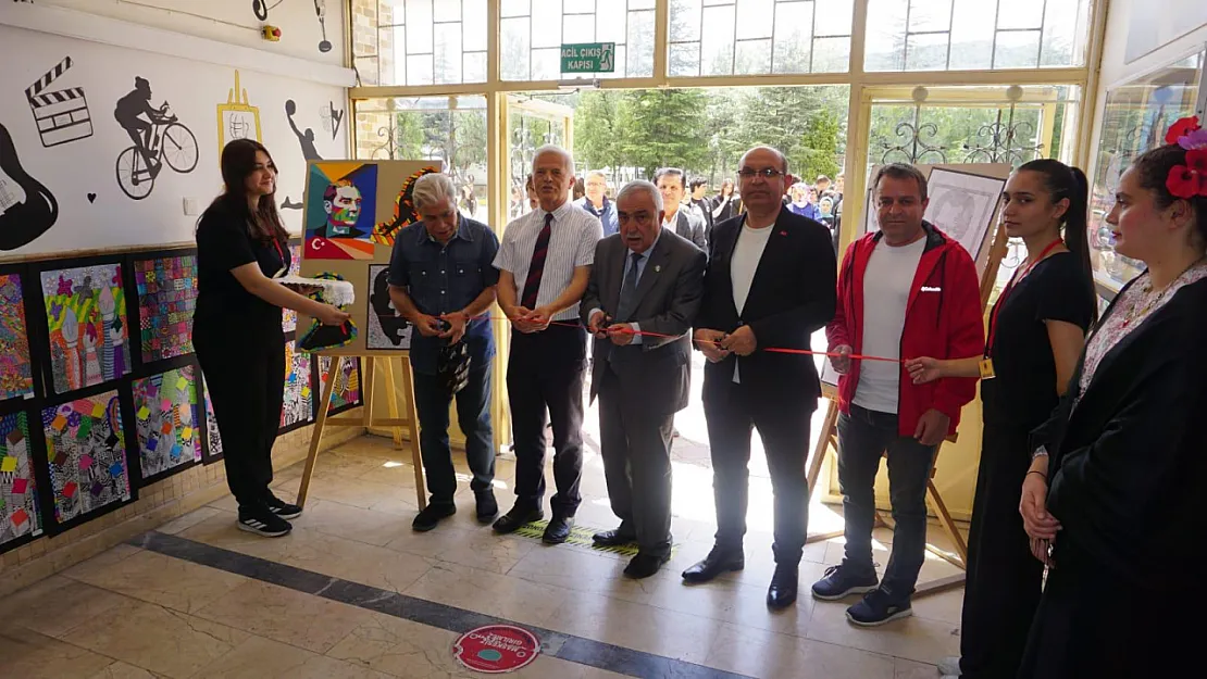 Afyon'da Sanat Tutkunları Bu Sergiyi Konuşuyor