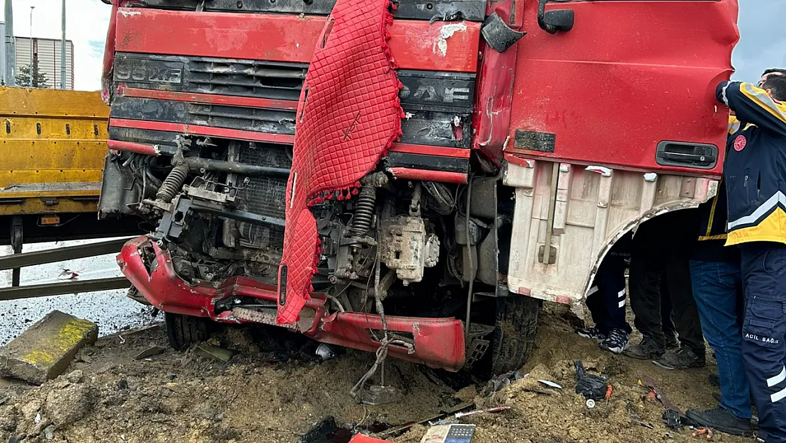 Afyon'da Tır Kamyonu Biçti, 1 Ölü