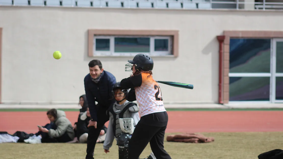 Afyon'da Yeni Branş: Softbol