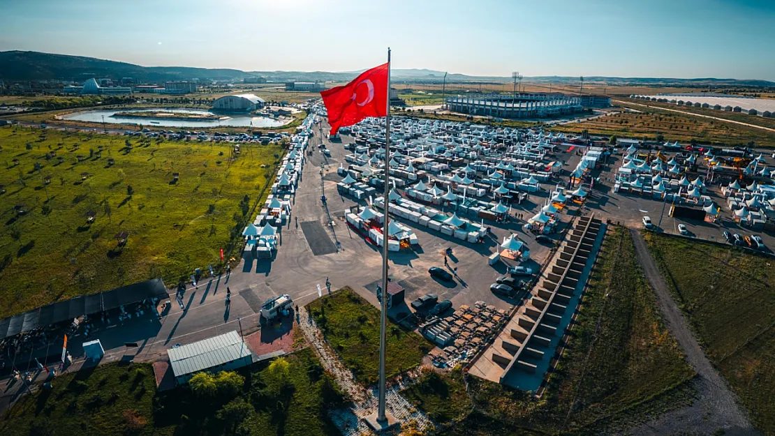 Afyon'daki Dev Fuara Dünya Akın Etti