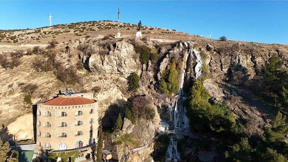 Afyon'daki O Şelale Buz Tuttu