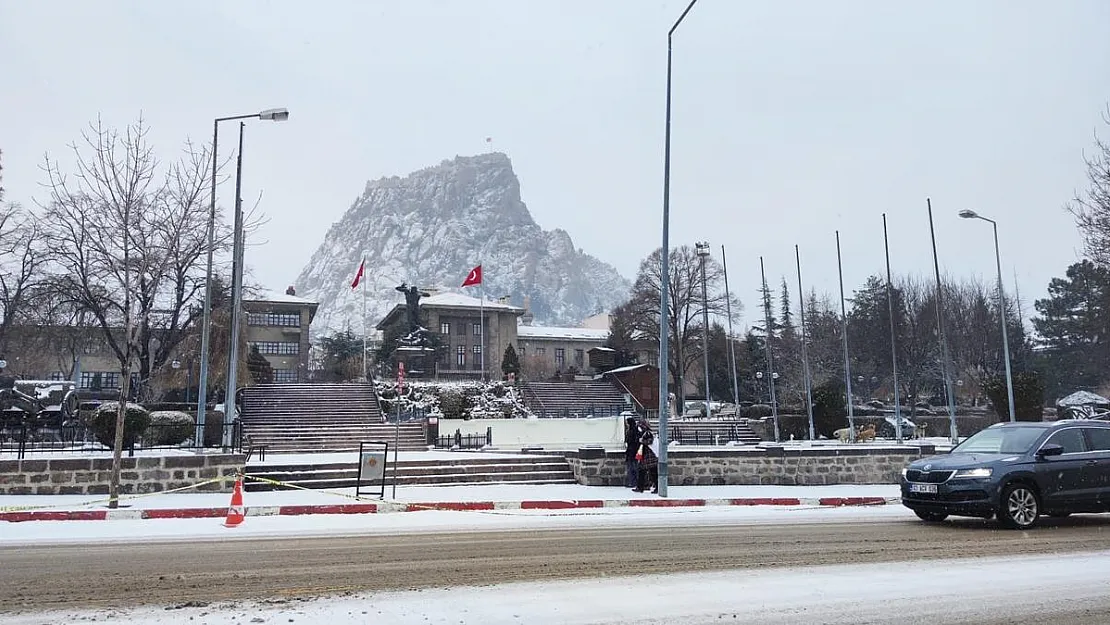 Afyon donacak, hava sıcaklığı sıfırın altında sürecek