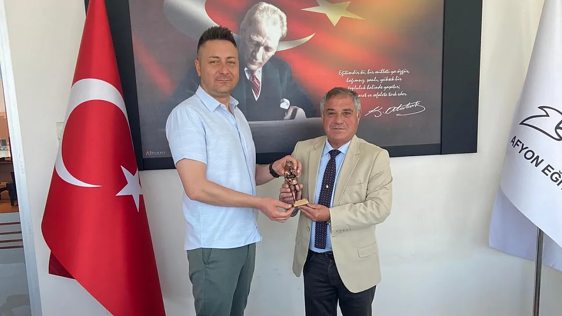 Afyon Eğitim Vakfı'na veda ziyareti
