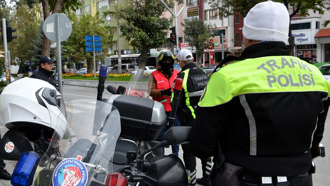 Afyon Emniyeti'nin Mesajı Net: Denetliyoruz, Uyarıyoruz, Gereğini Yapıyoruz