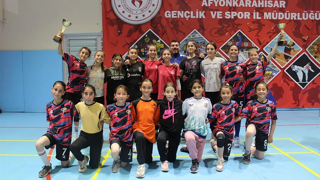 Afyon Gençlik Spor Kupaları Aldı