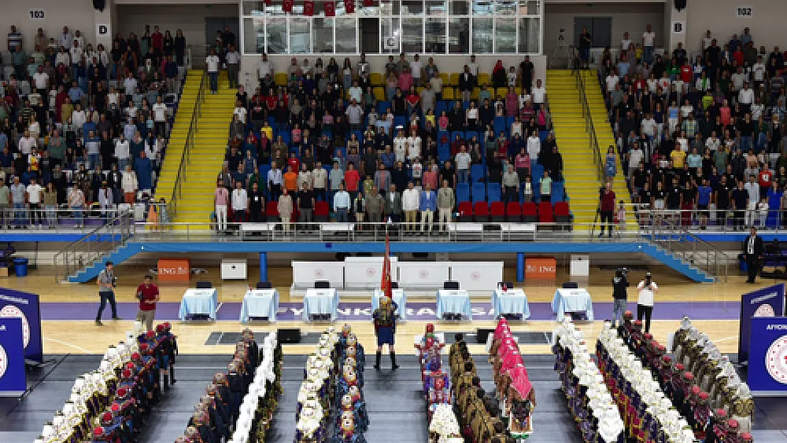 Afyon Halk Oyunları bölge finalistlerini ağırladı