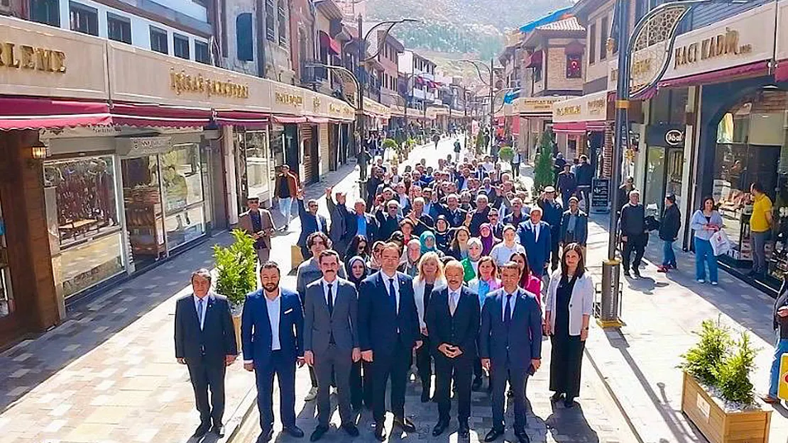 Afyon İki Kutuplu Siyasete Mahkûm Değil, Çıkış Noktası Denge Unsuru MHP'dir