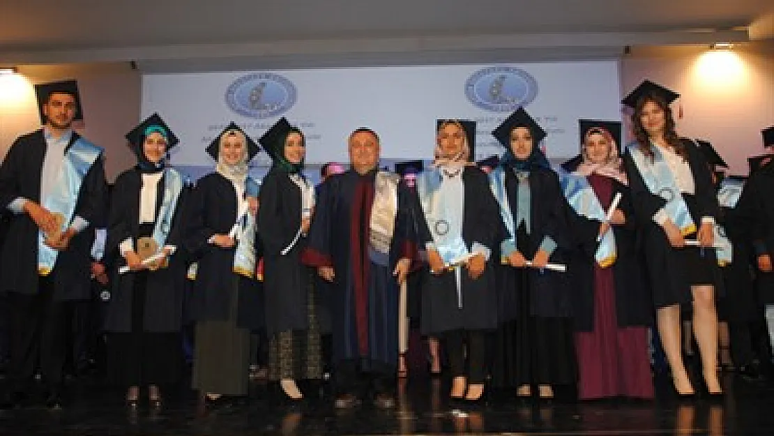Afyon MYO'da mezuniyet sevinci – Kocatepe Gazetesi