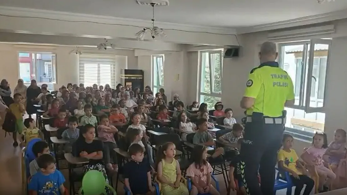 Afyon Polisi Kur'an Kursunda Eğitim Verdi