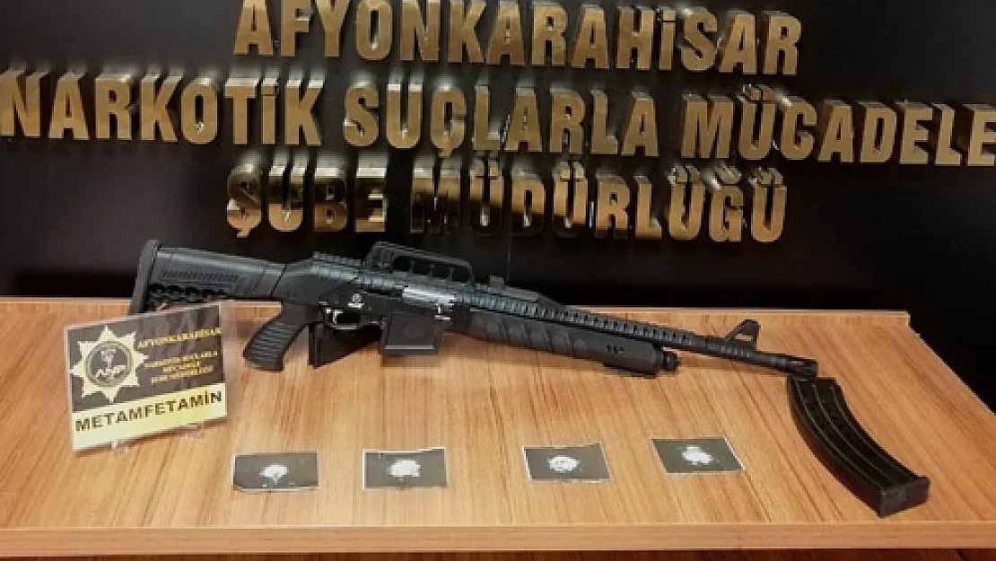 Afyon polisi uyuşturucuya geçit vermiyor