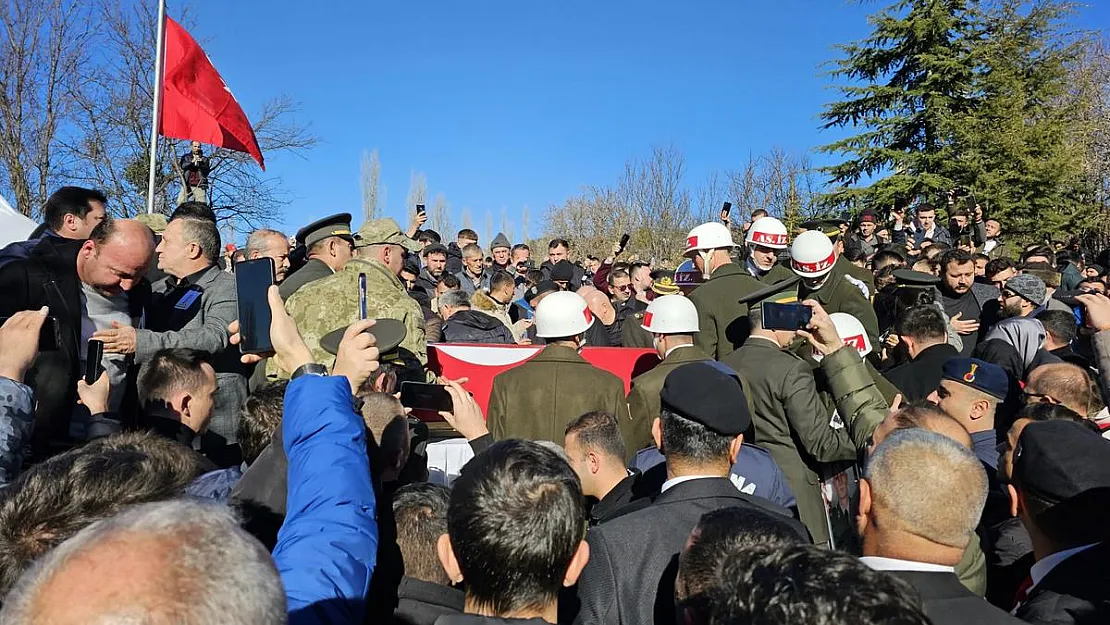 Afyon Şehidini Bağrına Gömdü