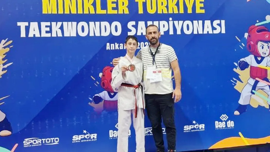 Afyon'un Minik Şampiyonu! Türkiye Üçüncüsü Oldu