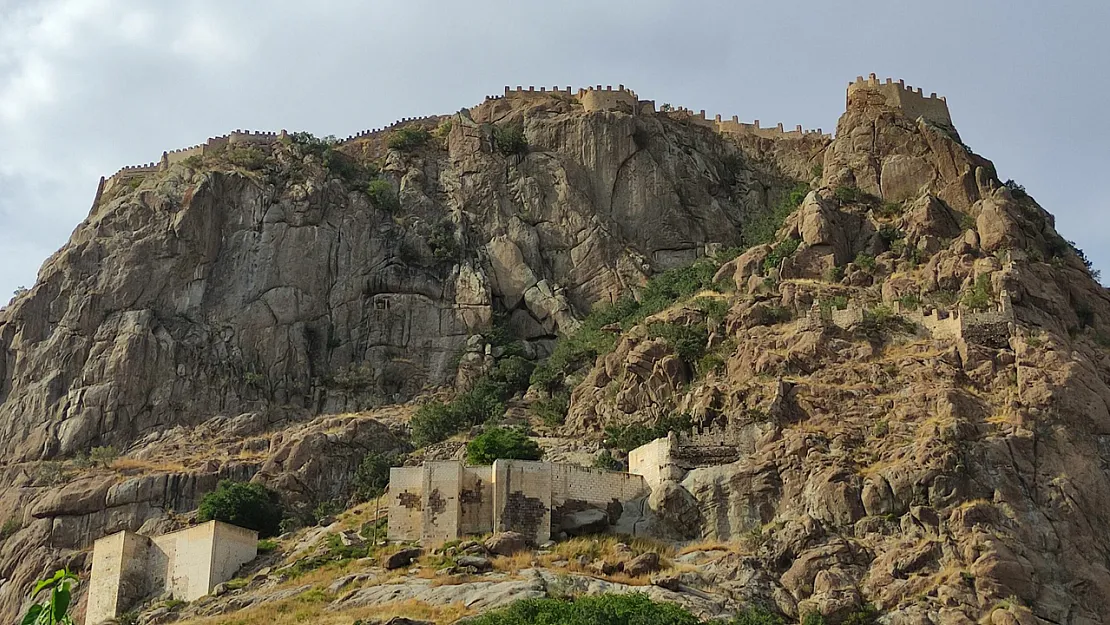 Afyon'un Tarihi Yerleri: Ziyaret Etmeniz Gereken İlk 5 Nokta