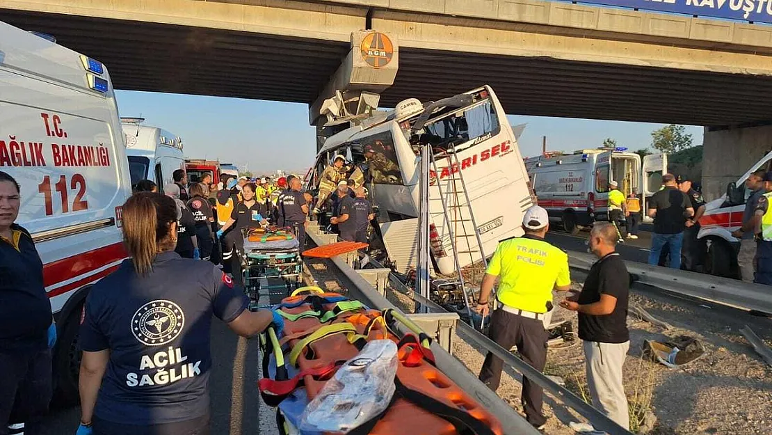 Afyon Yakınlarında Feci Kaza: 9 Kişi Öldü