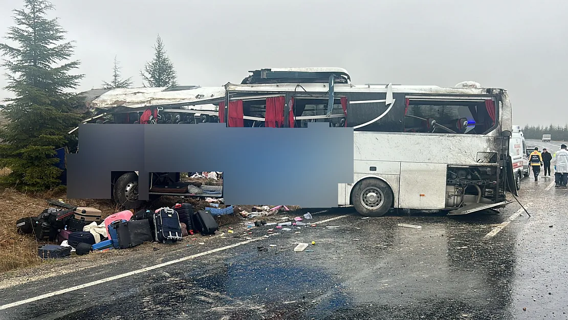 Afyon Yolunda Otobüs Devrildi