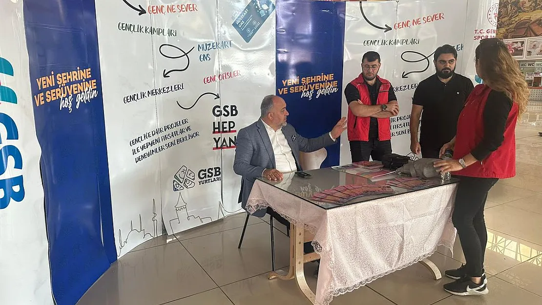 Afyon’a gelen öğrencilere lokumlu karşılama