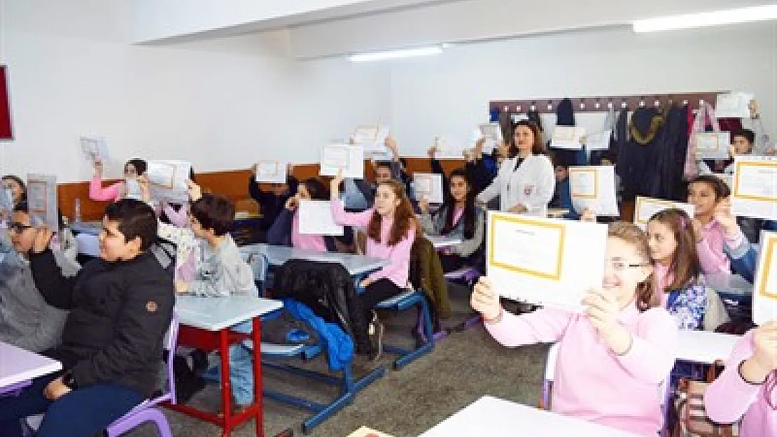 Afyon'da 133 bin 800 öğrenci karne aldı