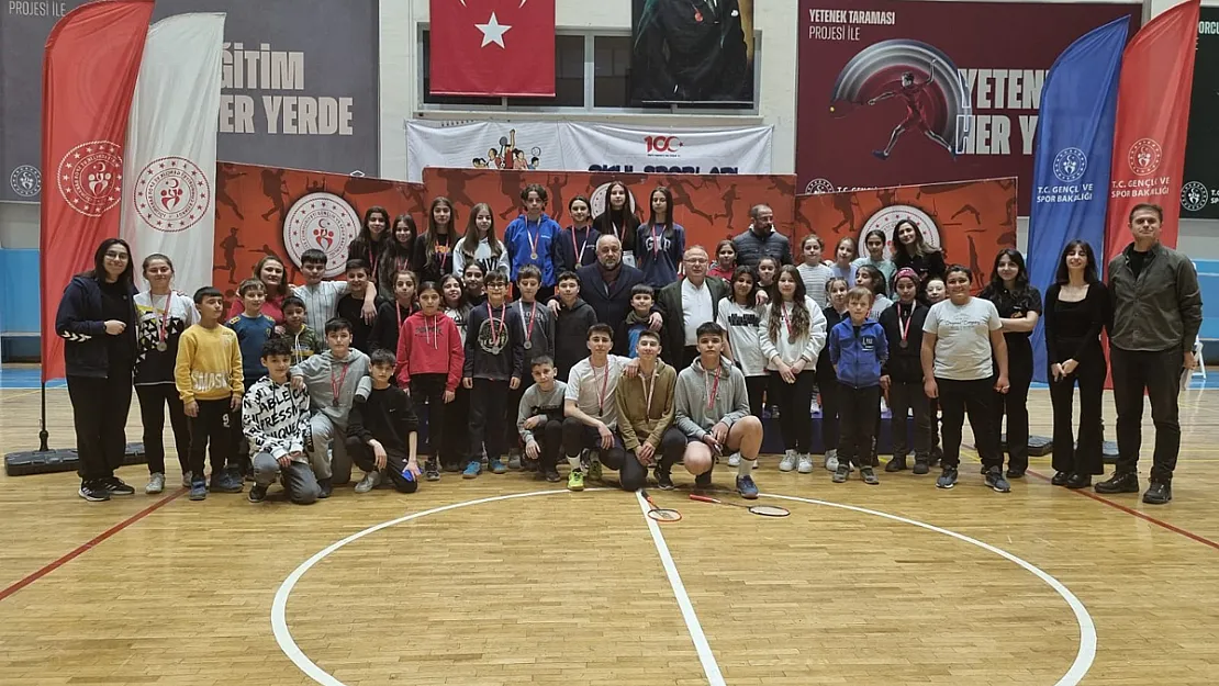 Afyon'da Badminton Turnuvası Sona Erdi