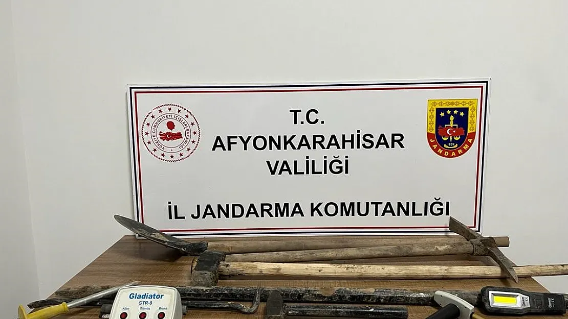 Afyon'da Define Arayan 2 Kişi Suçüstü Yakalandı