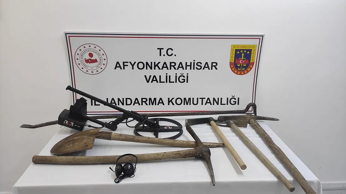 Afyon'da Define Avcıları Kazıya Başlayamadan Jandarmaya Yakalandı