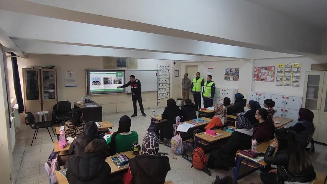 Afyon'da En İyi Narkotik Polisi Anne Eğitimi