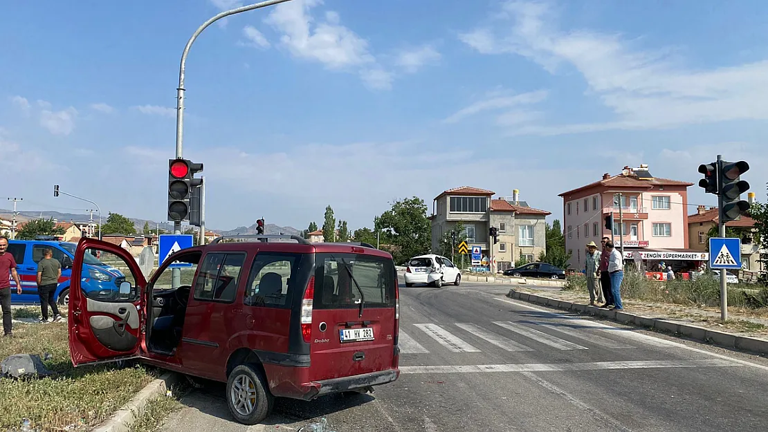 Afyon’da Feci Kaza: Yaralılar Var