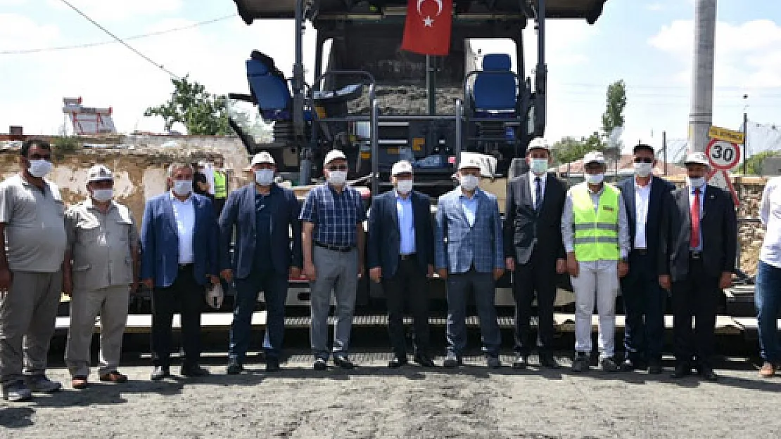 Afyon’da ilk kez köy yolunda beton asfalt uygulandı