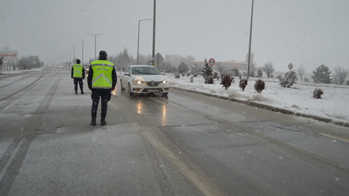 Afyon’da kar yağışı etkili oldu