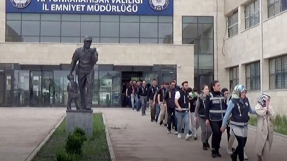 Afyon’da Sanal Kumar Çetesi Evlerinden Alındı. Milyonlarca liralık Servete El Kondu