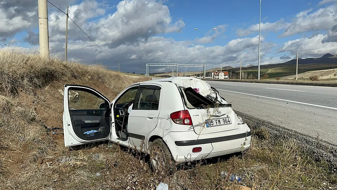 Afyon’da Uçan ‘Poşet’ Kazası, Araba Şarampole Yuvarlandı