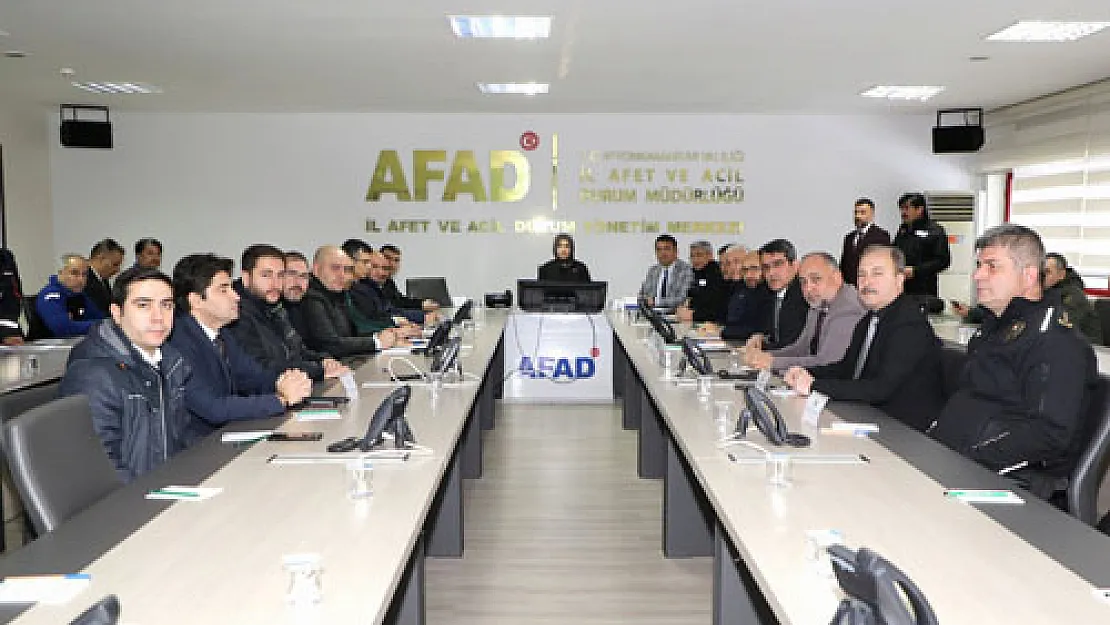 Afyon’dan 1 günde 60 tır malzeme sevk edildi