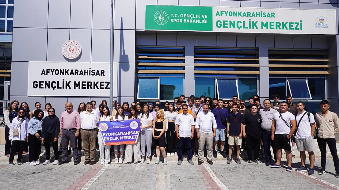 Afyon'dan Yüz Öğrenci Kampa Katılıyor