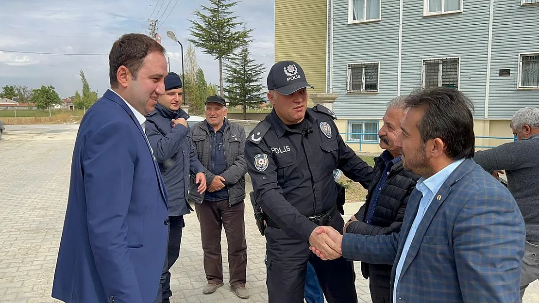 Afyonkarahisar Bolvadin Kaymakamı Taner Bolat, mahallelerdeki sorun ve talepleri çözmek için kamunun her zaman vatandaşı hizmetinde olduğunu ifade etti. Kaymakam Bolat, Kırkgöz ve Konak mahallesi muhtarlıklarını ziyaret ederek vatandaşlar ile bir araya ge